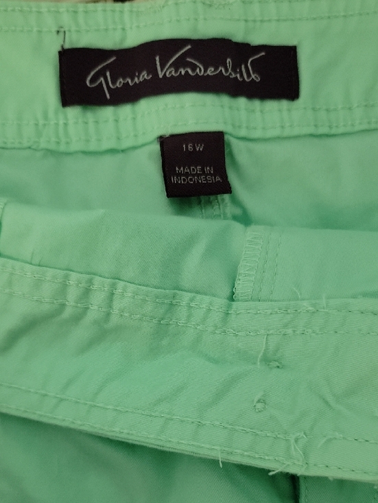 Gloria Vanderbilt Mint Green Capris - Picture 2 of 7